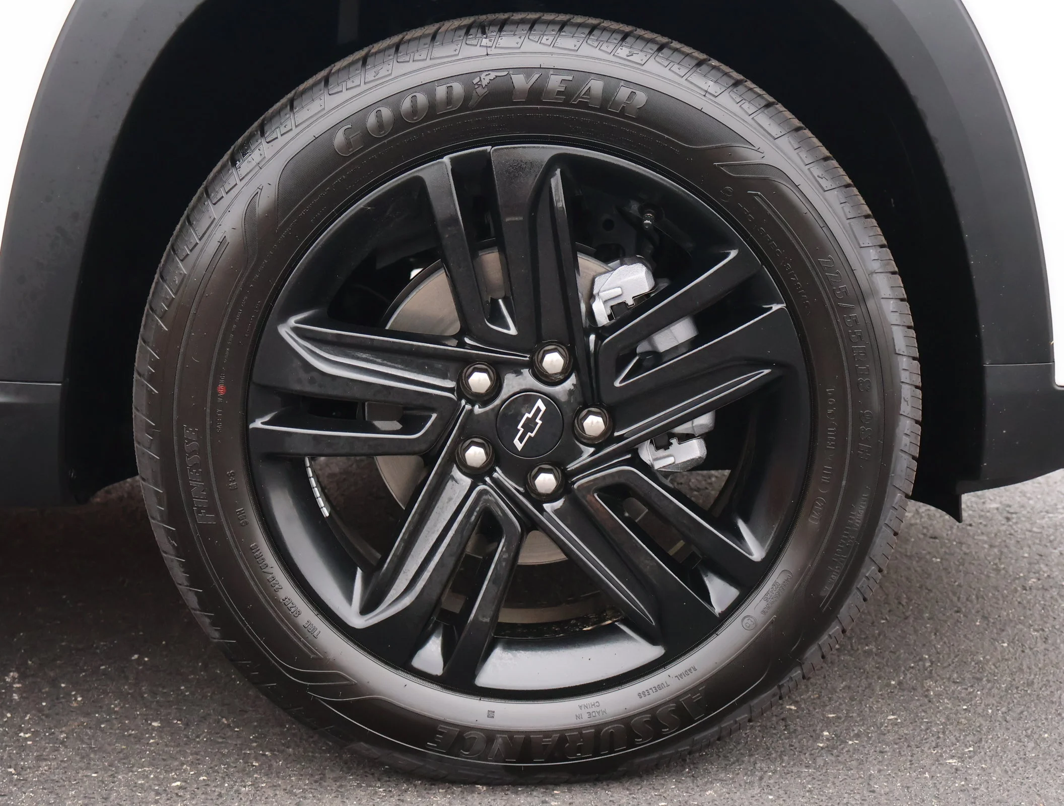 New 2026 Summit White Chevrolet ACTIV image 22