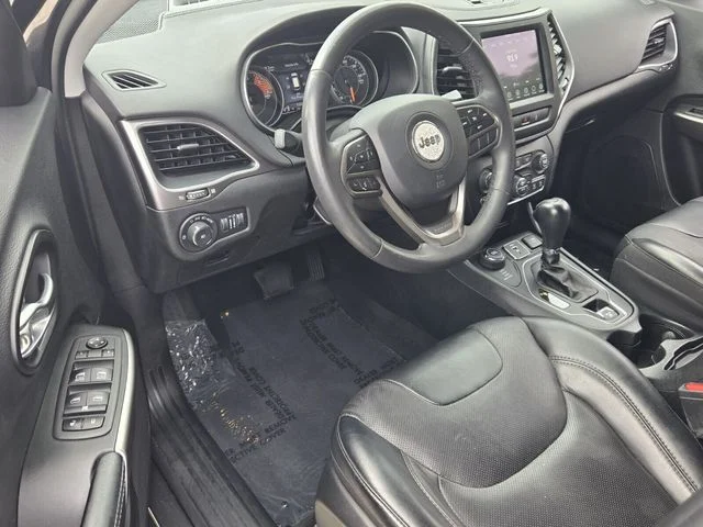 Used 2022 Gray Jeep Latitude Lux image 11