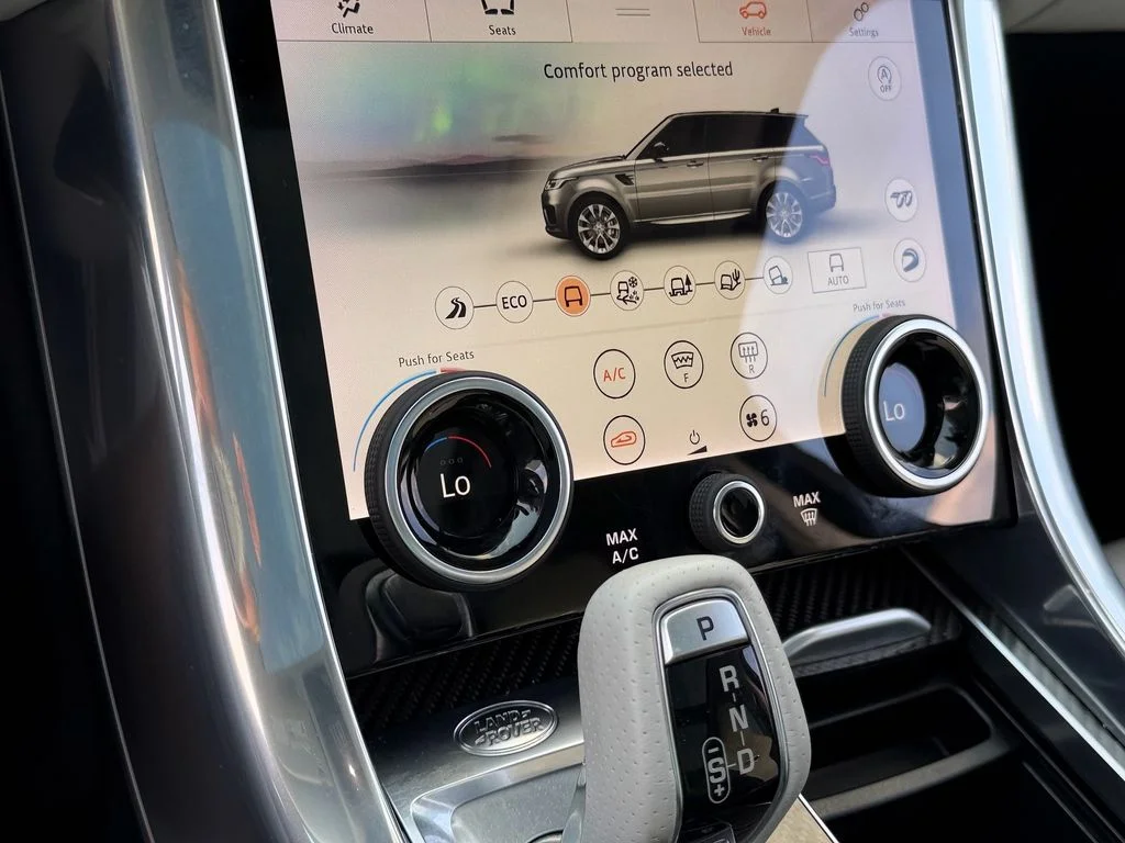 Used 2019  Land Rover SVR image 24
