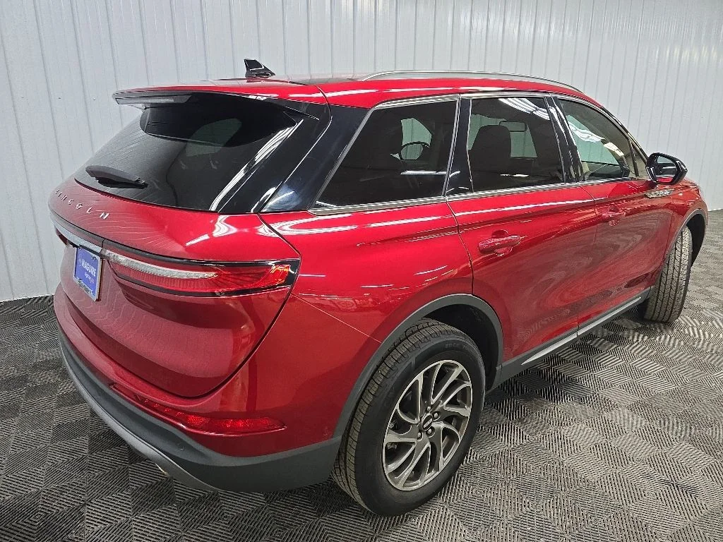 Used 2022 Red Lincoln Standard image 10