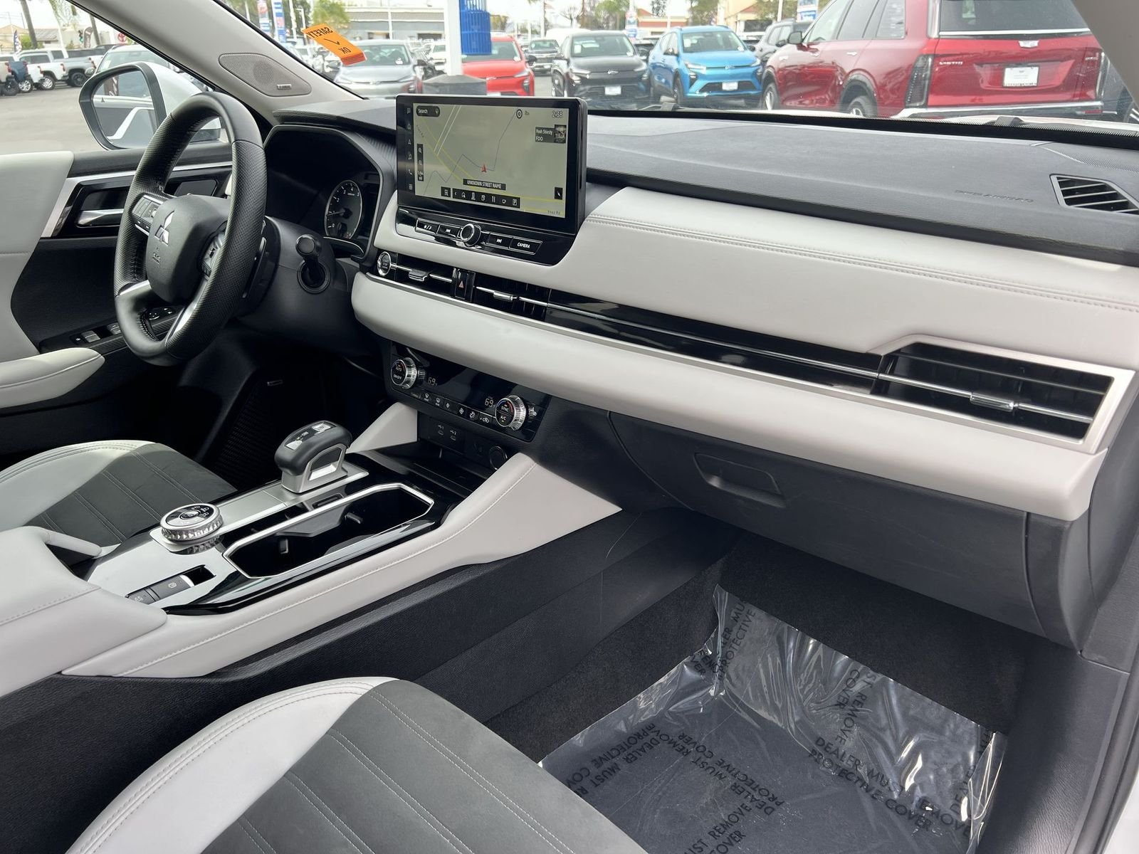 Used 2025 White Mitsubishi SE image 29