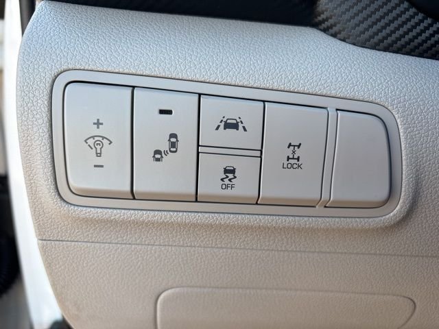 Certified Used 2021 White Hyundai Value image 29