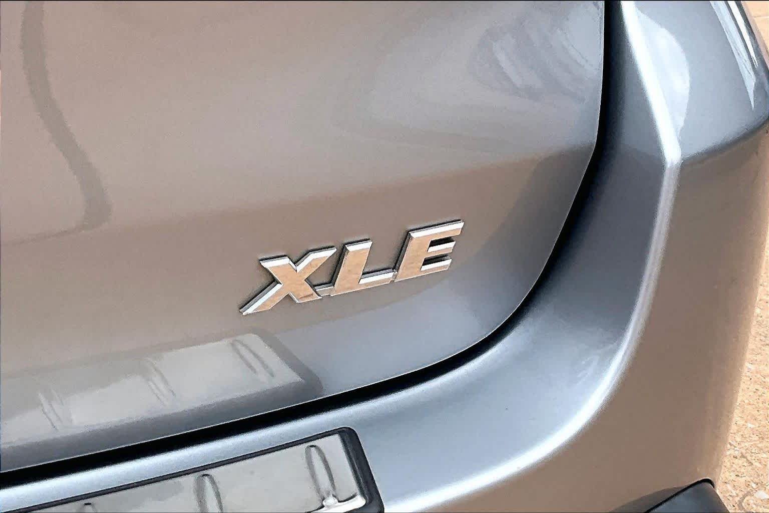 Used 2016 Silver Sky Metallic Toyota XLE image 30