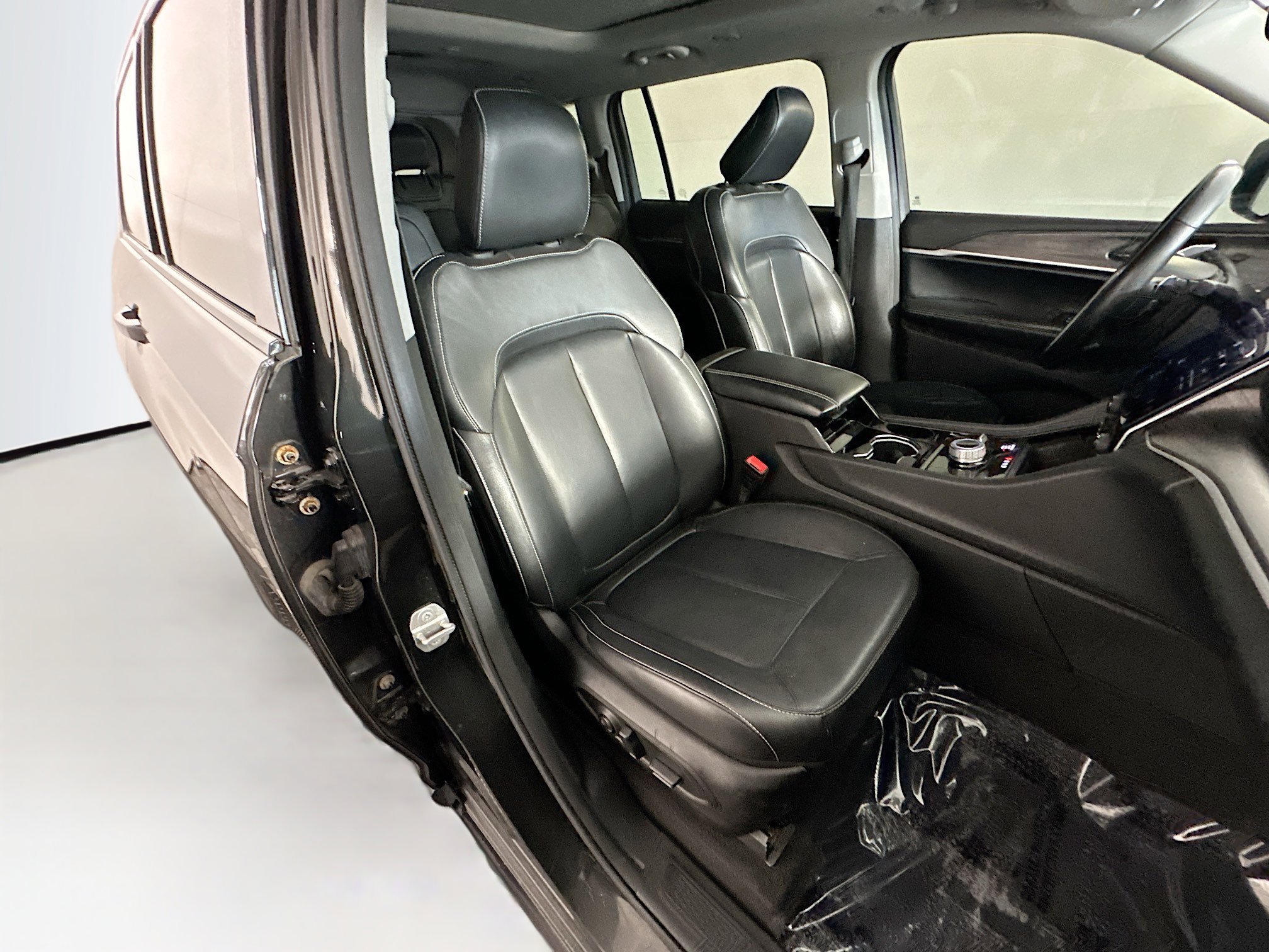 Used 2021 Rocky Mountain Pearlcoat Jeep Limited image 28