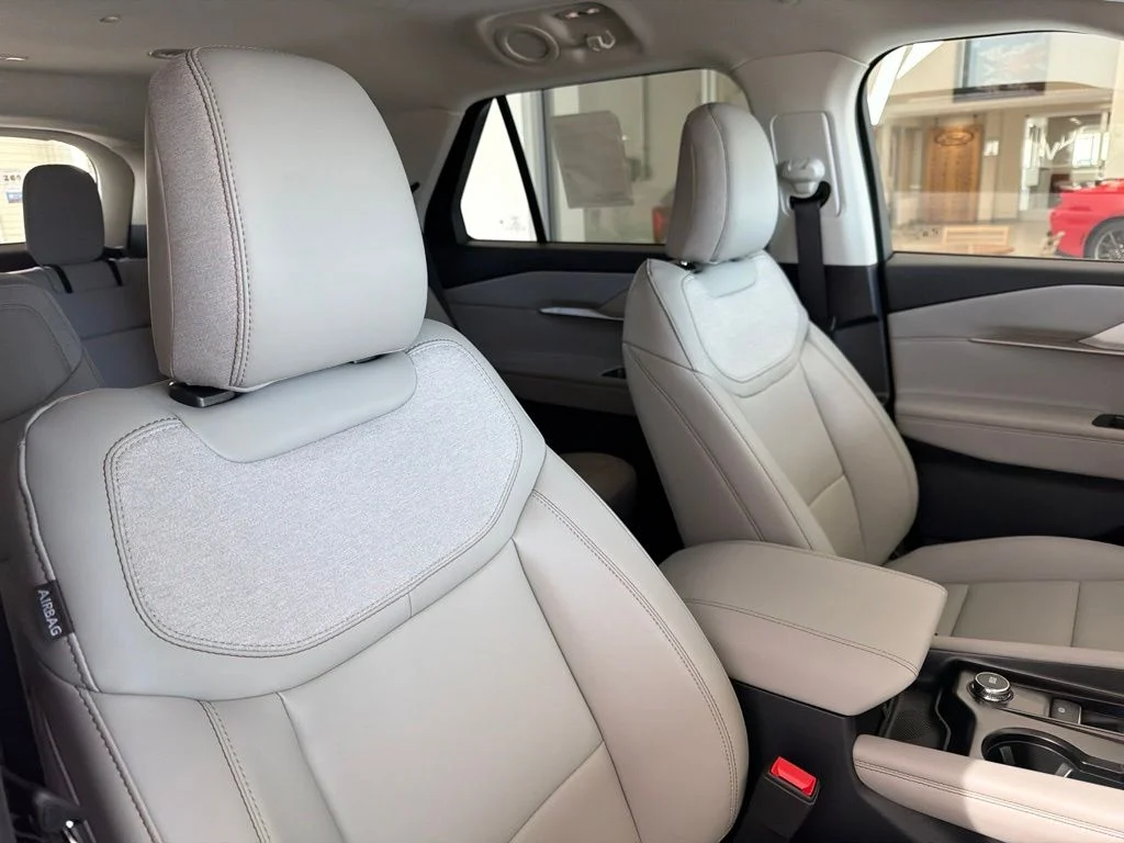 New 2026 Space White Metallic Ford Active image 41