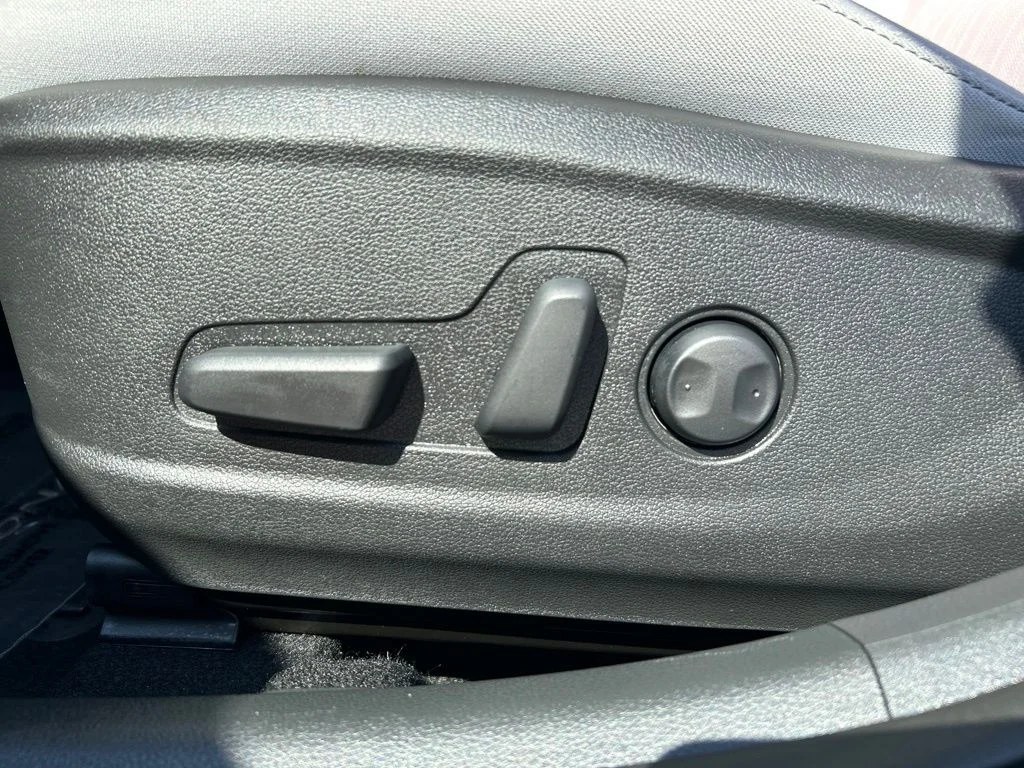 Used 2023 White Hyundai SEL image 15