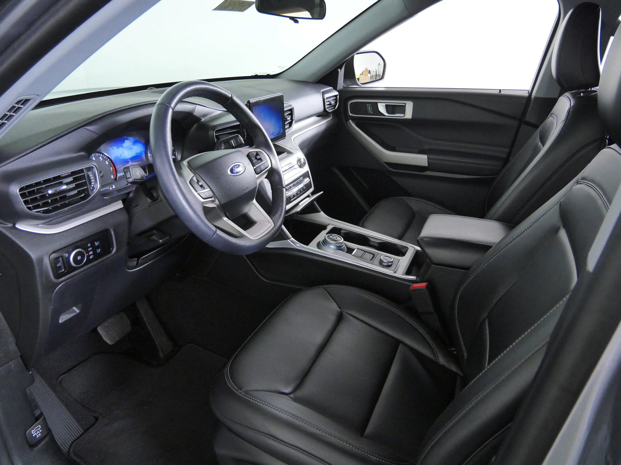 Used 2024 Iconic Silver Metallic Ford XLT image 21