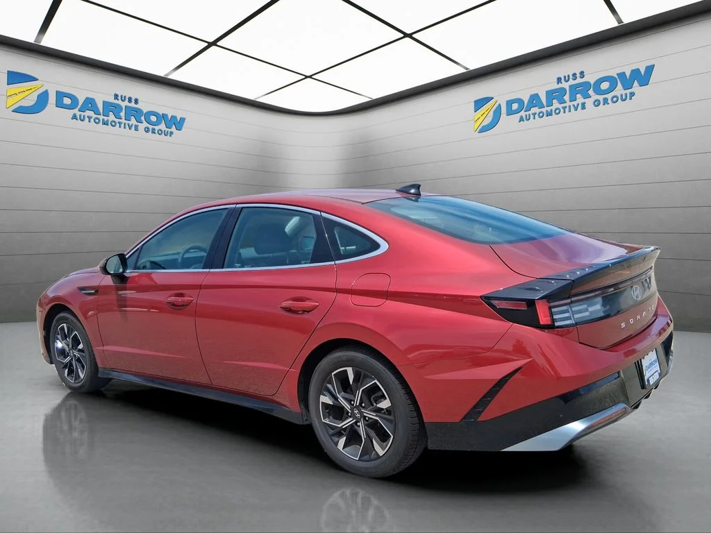 Used 2024 Red Hyundai SEL image 3