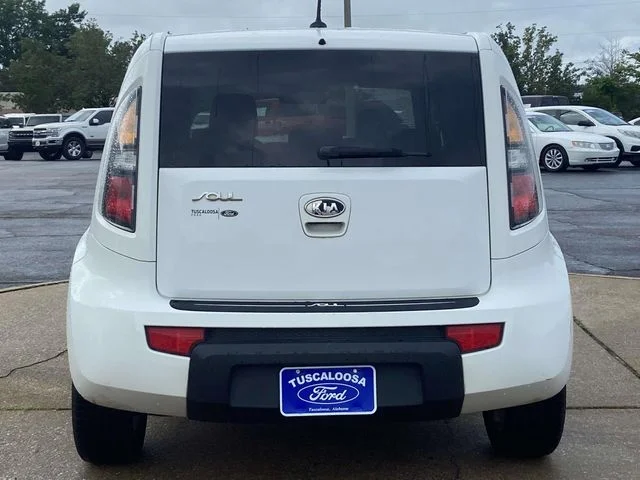 Used 2010 White Kia Plus image 3