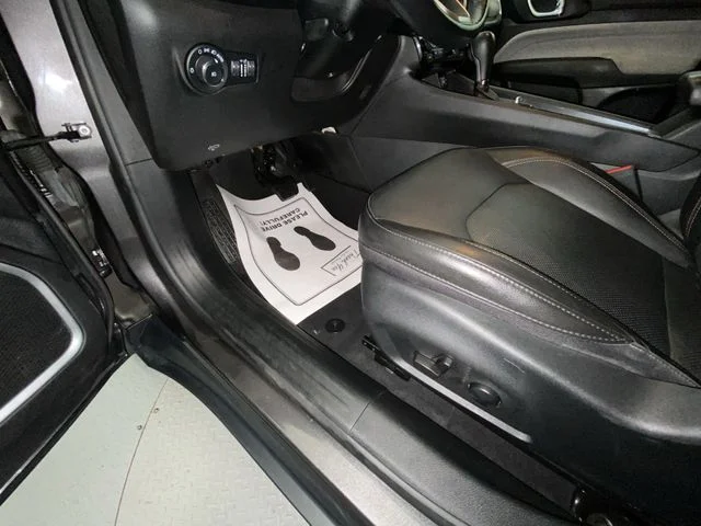 Used 2022 Gray Jeep Latitude Lux image 12