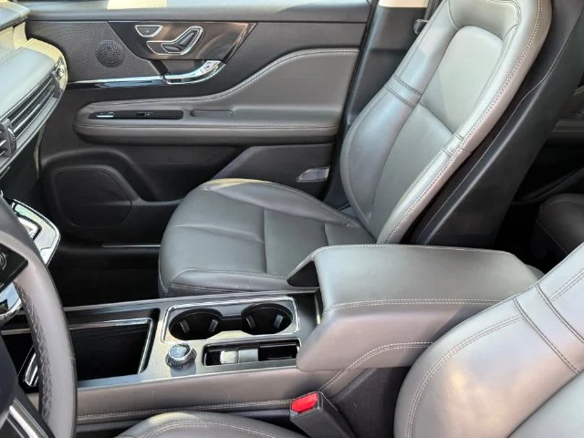Used 2023 Gray Metallic Lincoln Standard image 12