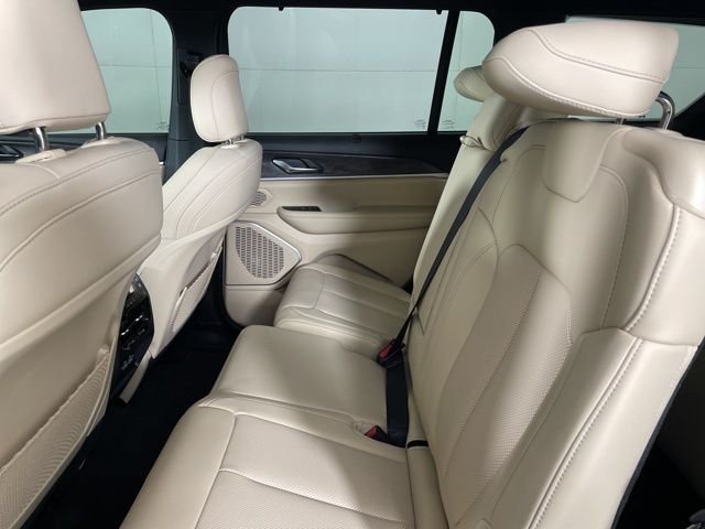 New 2025 Silver Zynith Exterior Paint Jeep Limited image 42
