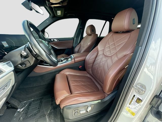 Used 2024 White BMW sDrive40i image 21