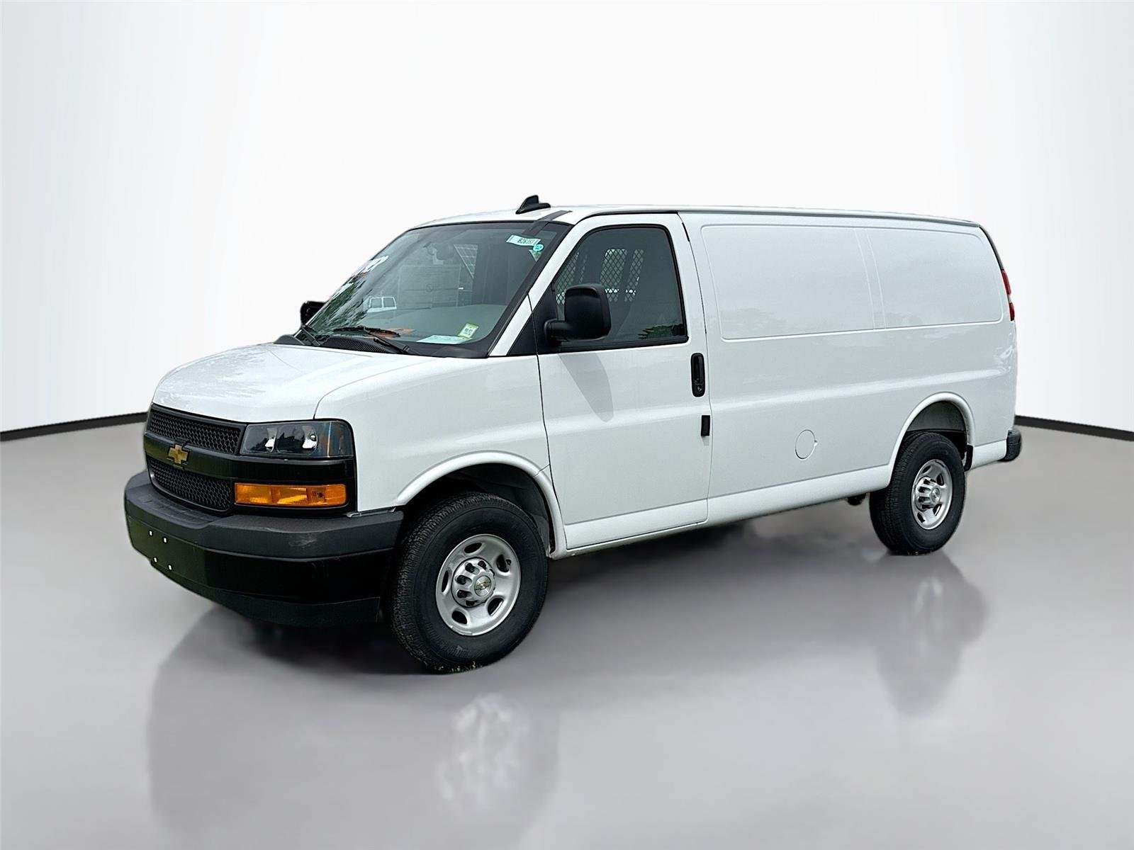 New 2026 Summit White Chevrolet WT image 5