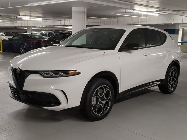 New 2025 Milano White Exterior Paint Alfa Romeo Base image 3