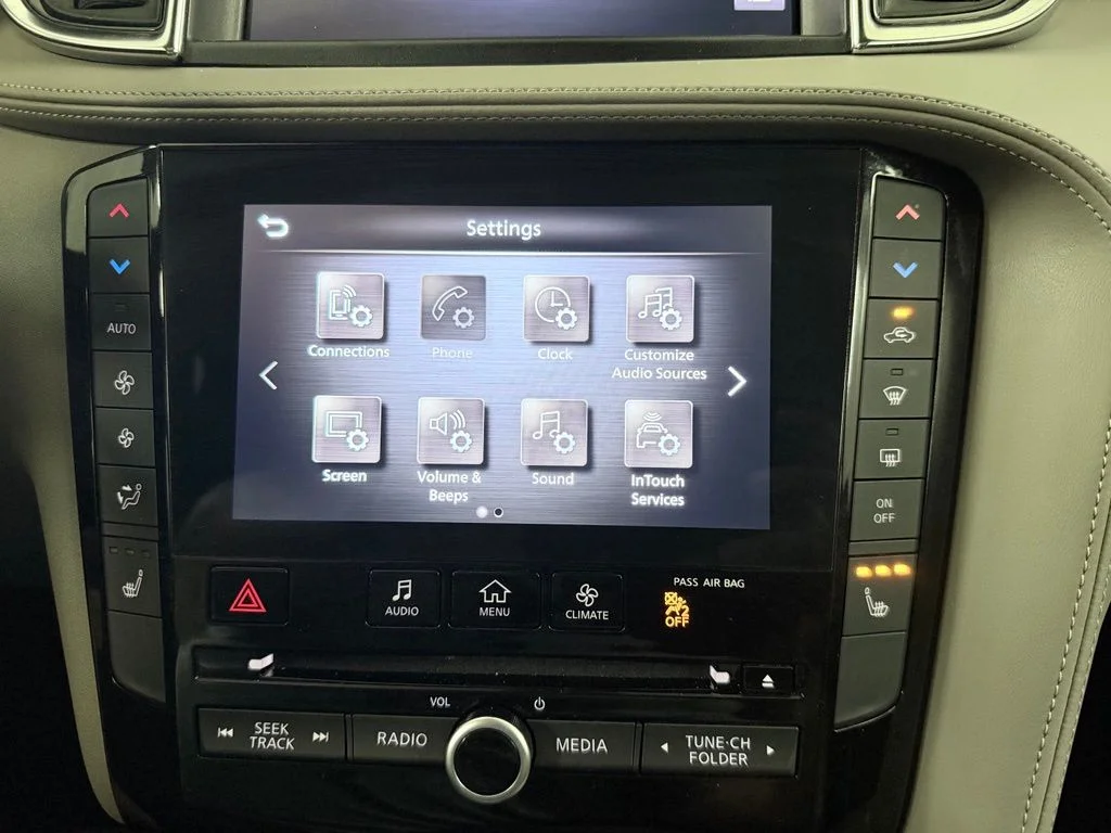 Used 2023 Gray INFINITI LUXE image 19