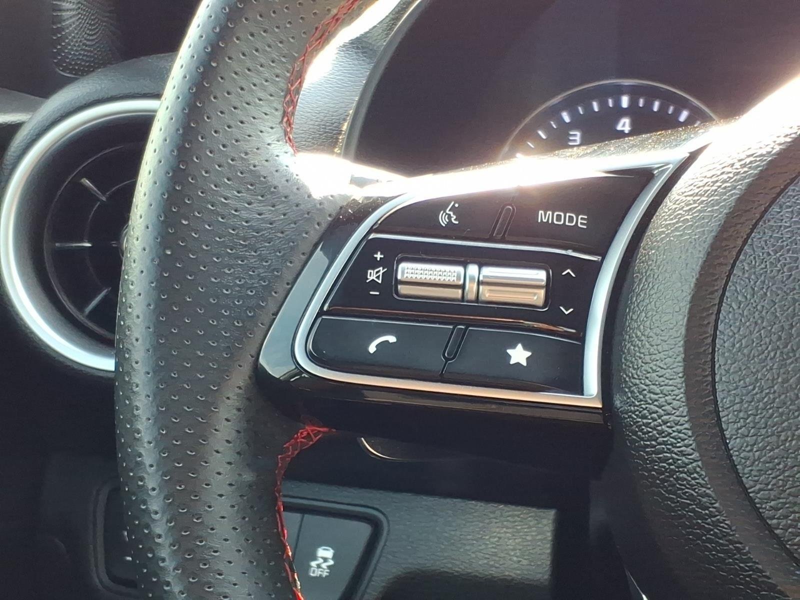 Used 2024 Snow White Pearl Kia GT image 27