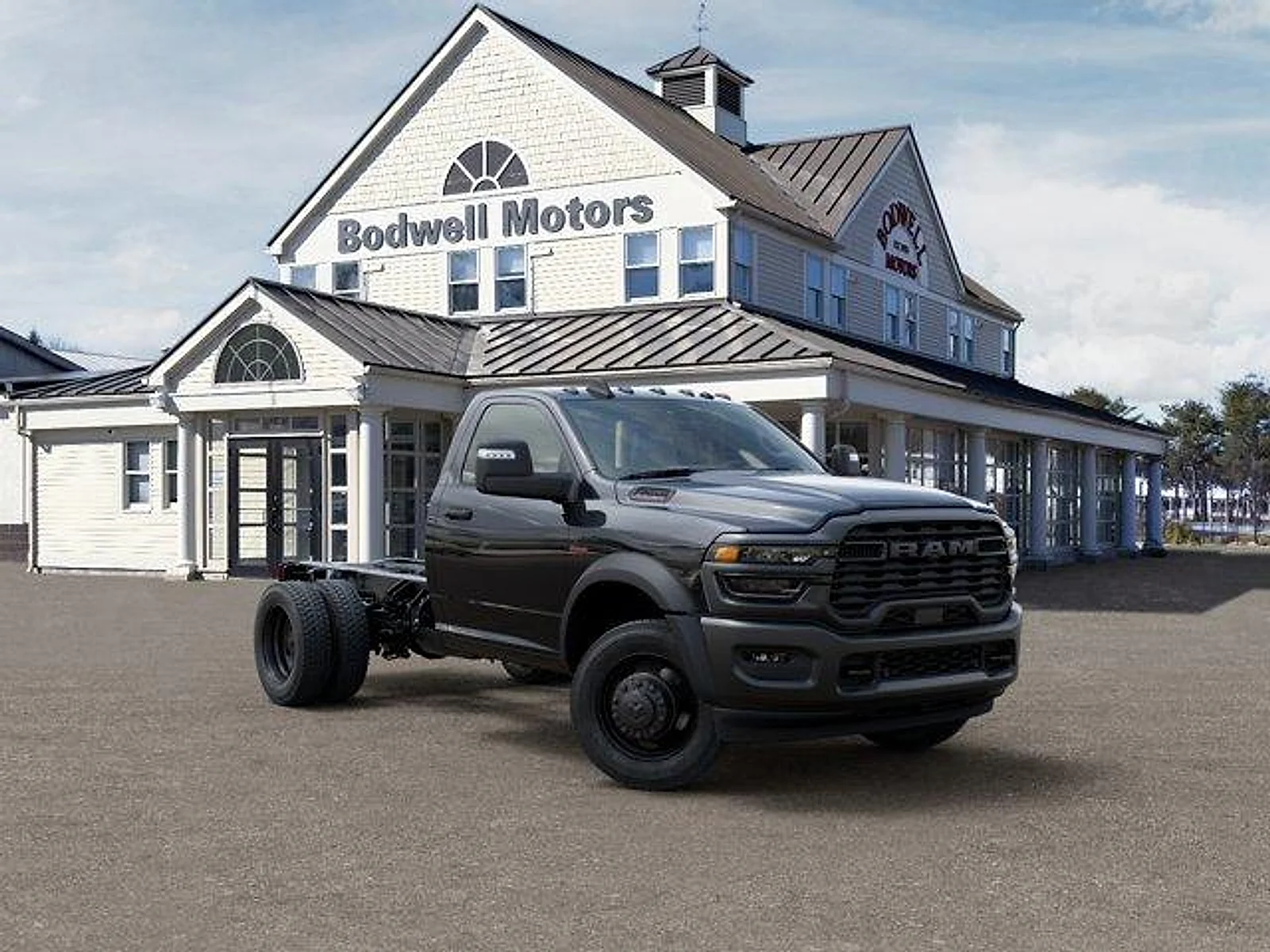 New 2026 Diamond Black Crystal Pearlcoat RAM Tradesman 4x4 Reg Cab 60" CA image 5