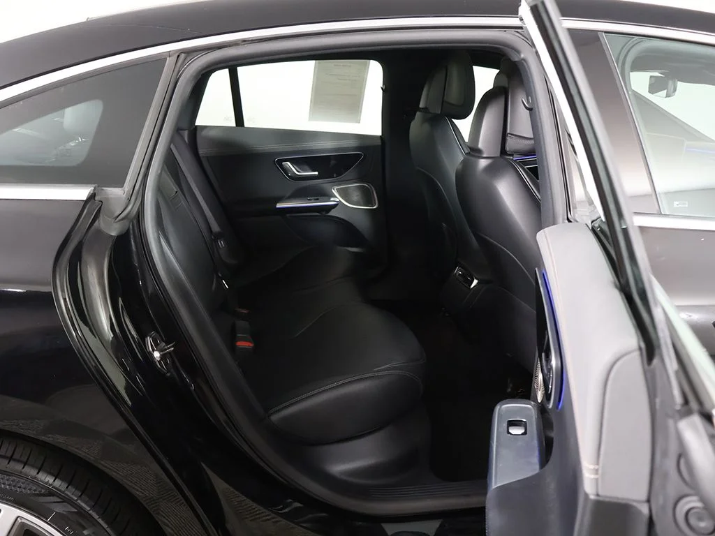 Used 2023 Black Mercedes-Benz 500 Sedan image 32