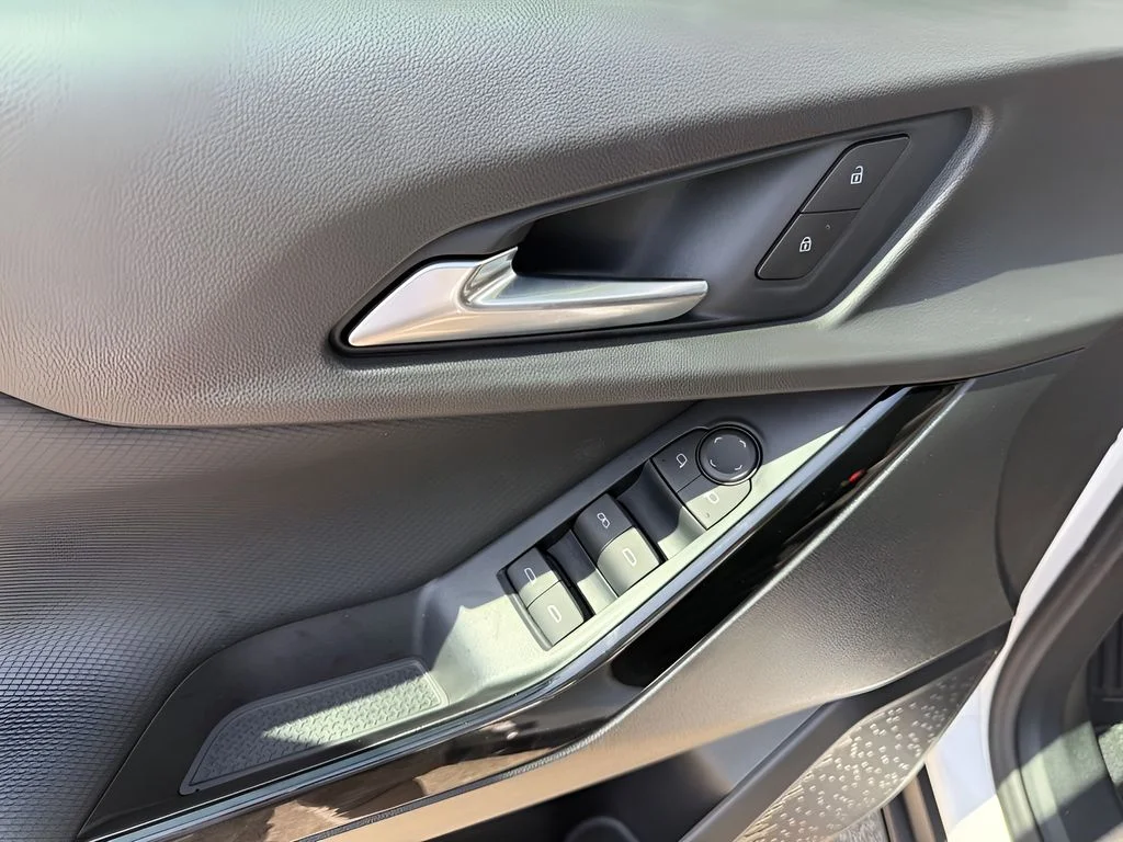New 2027 White Chevrolet LT image 10