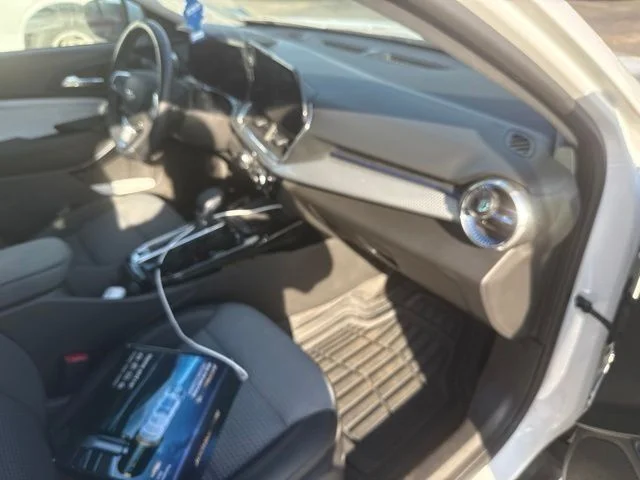 Used 2025 White Chevrolet LT image 22