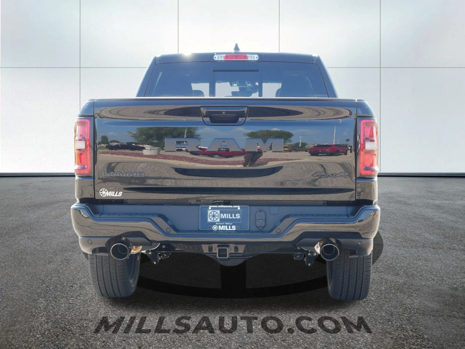 New 2026 Diamond Black Crystal Pearl-Coat Exterior Paint RAM Laramie image 4