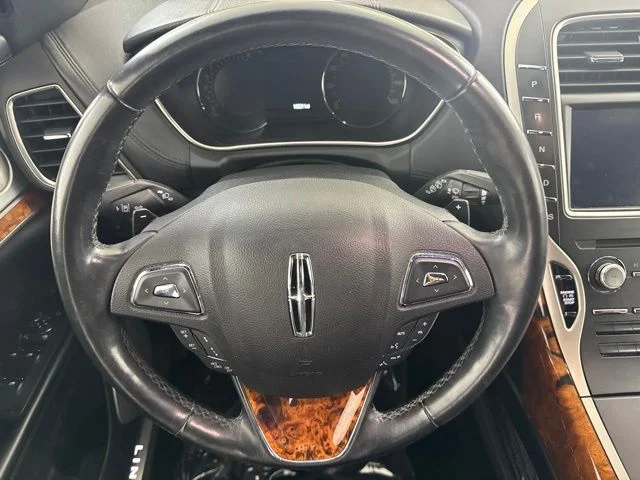 Used 2018 Red Lincoln Reserve image 27