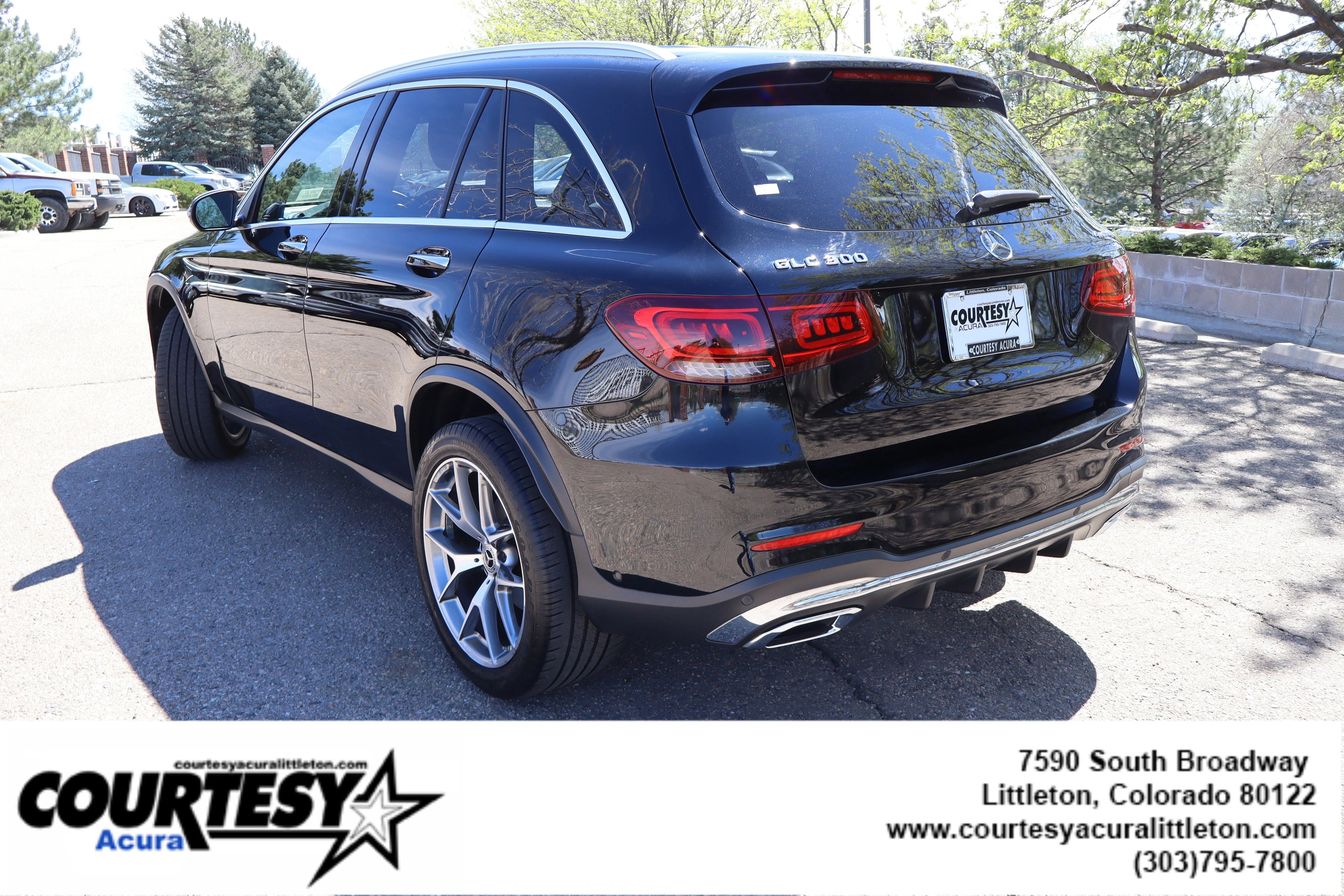 Used 2021 Black Mercedes-Benz GLC 300 image 4