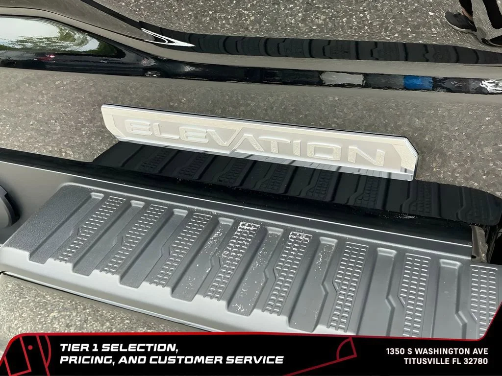 Used 2025 Onyx Black GMC Elevation image 44