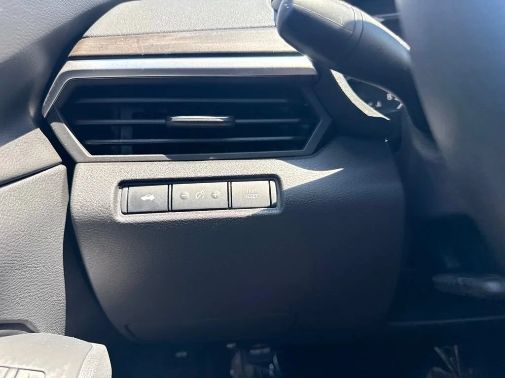 Used 2025 White Nissan SV image 21