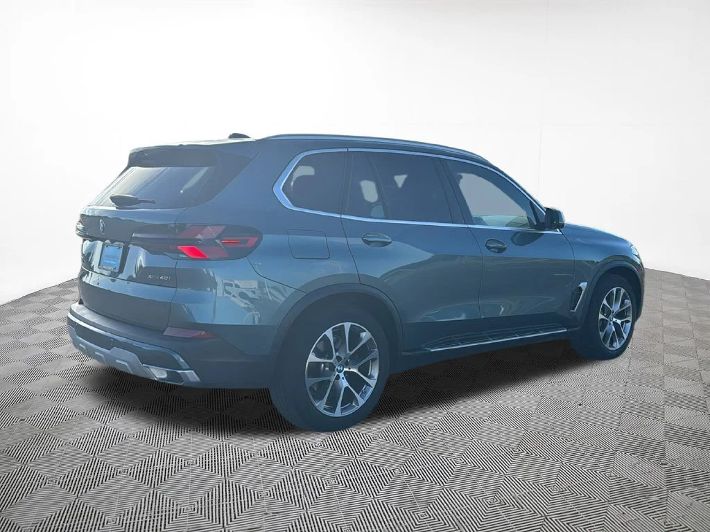 Used 2026 Blue BMW xDrive40i image 9