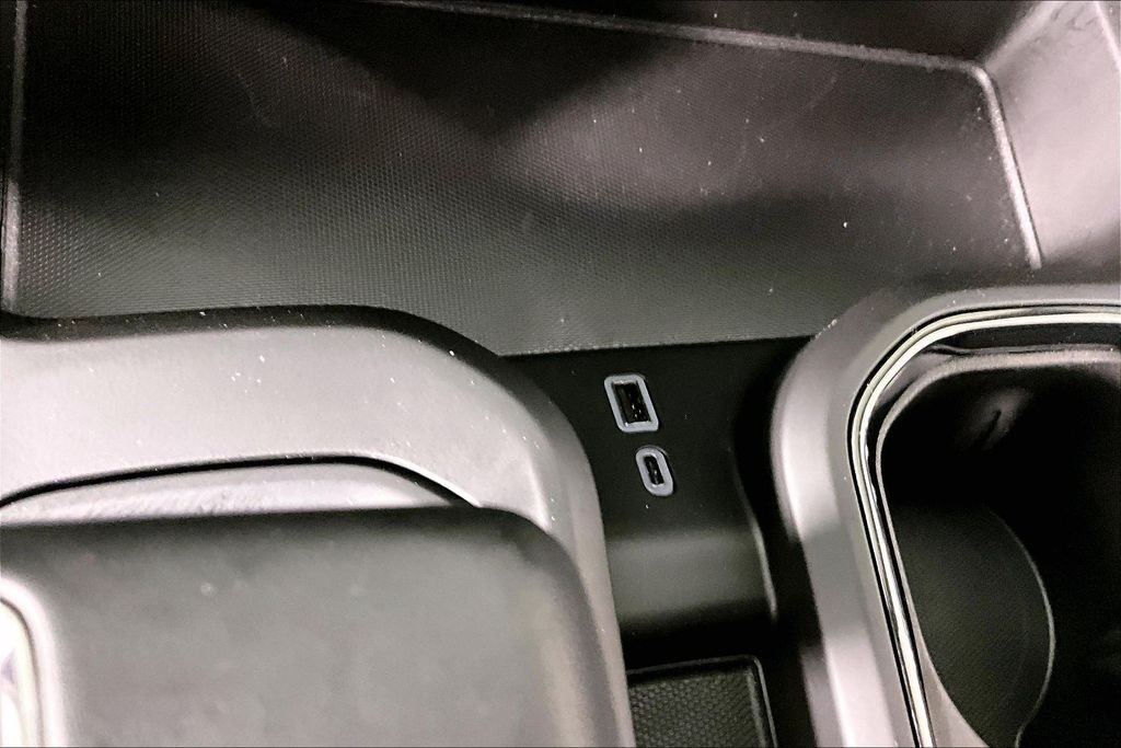 Used 2026 White GMC AT4 image 17