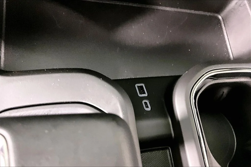 Used 2026 White GMC AT4 image 17