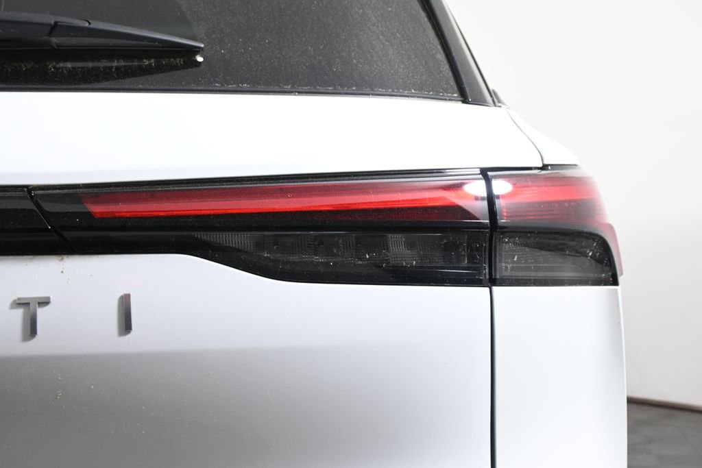 New 2027 RADIANT WHITE INFINITI Luxe AWD image 13