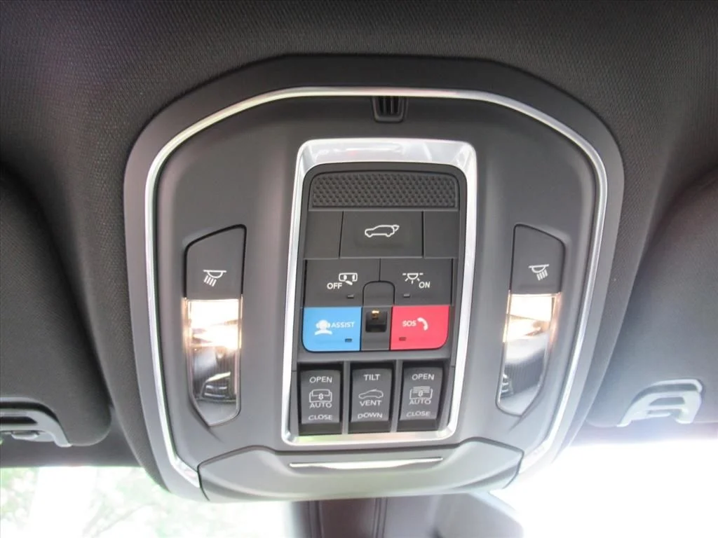 New 2026 Silver-Zynith Exterior Paint Jeep Limited Reserve image 29