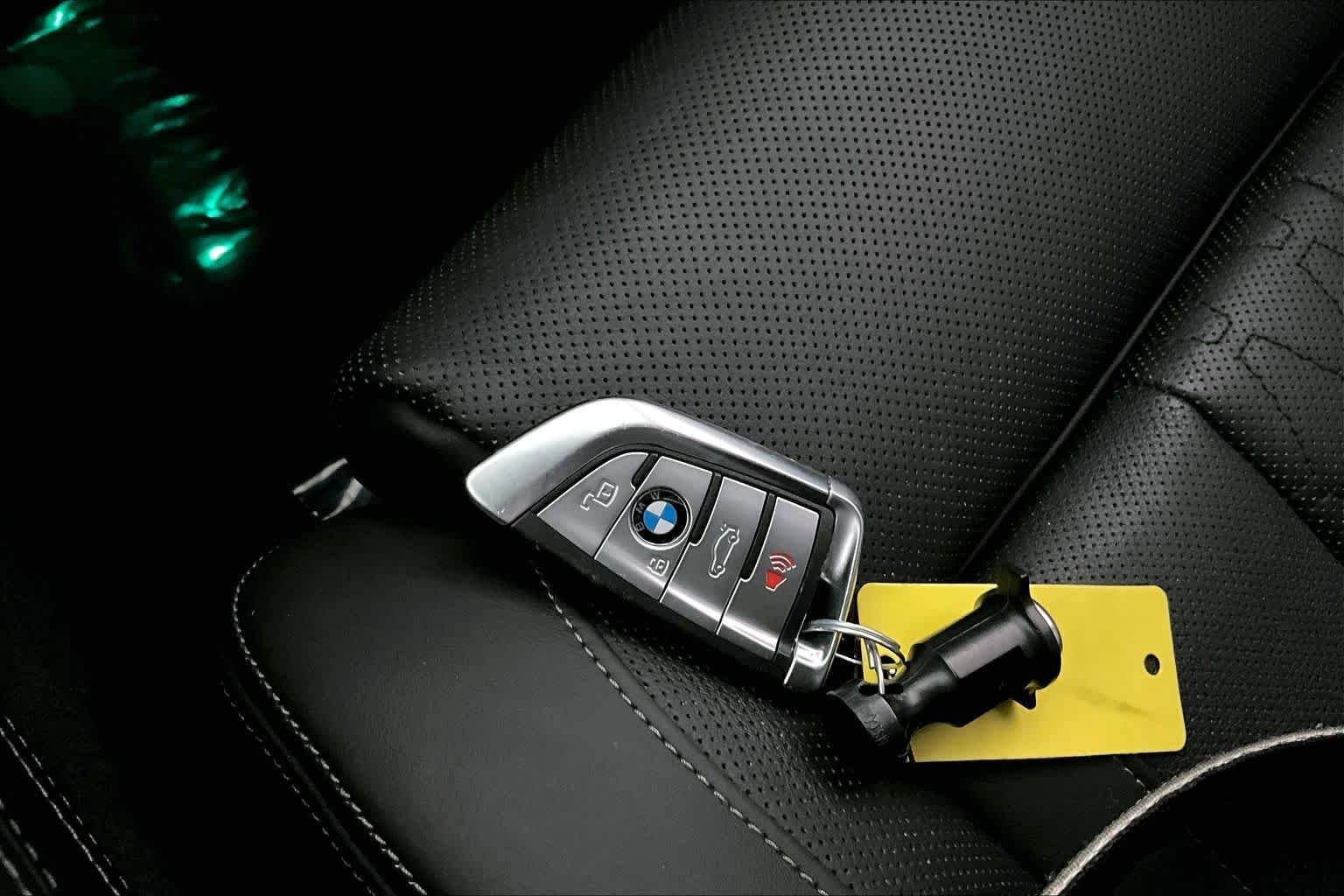 Used 2020 Alpine White BMW M50i image 15