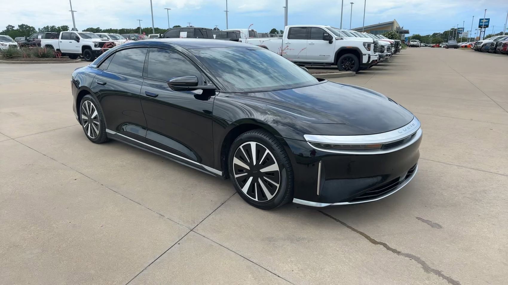 Used 2024 Black Lucid Touring image 3
