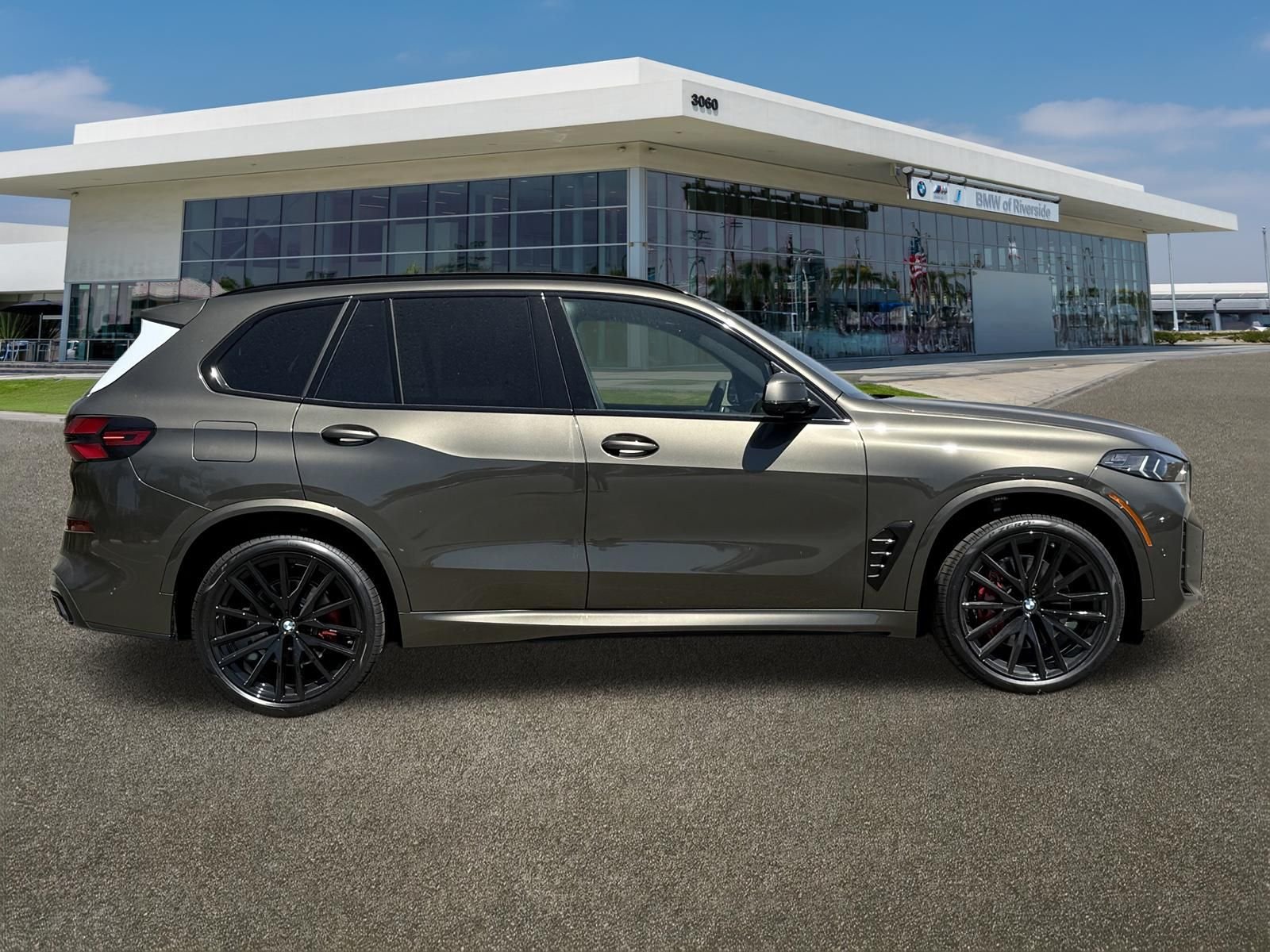 New 2026 Manhattan Green Metallic BMW sDrive40i image 12