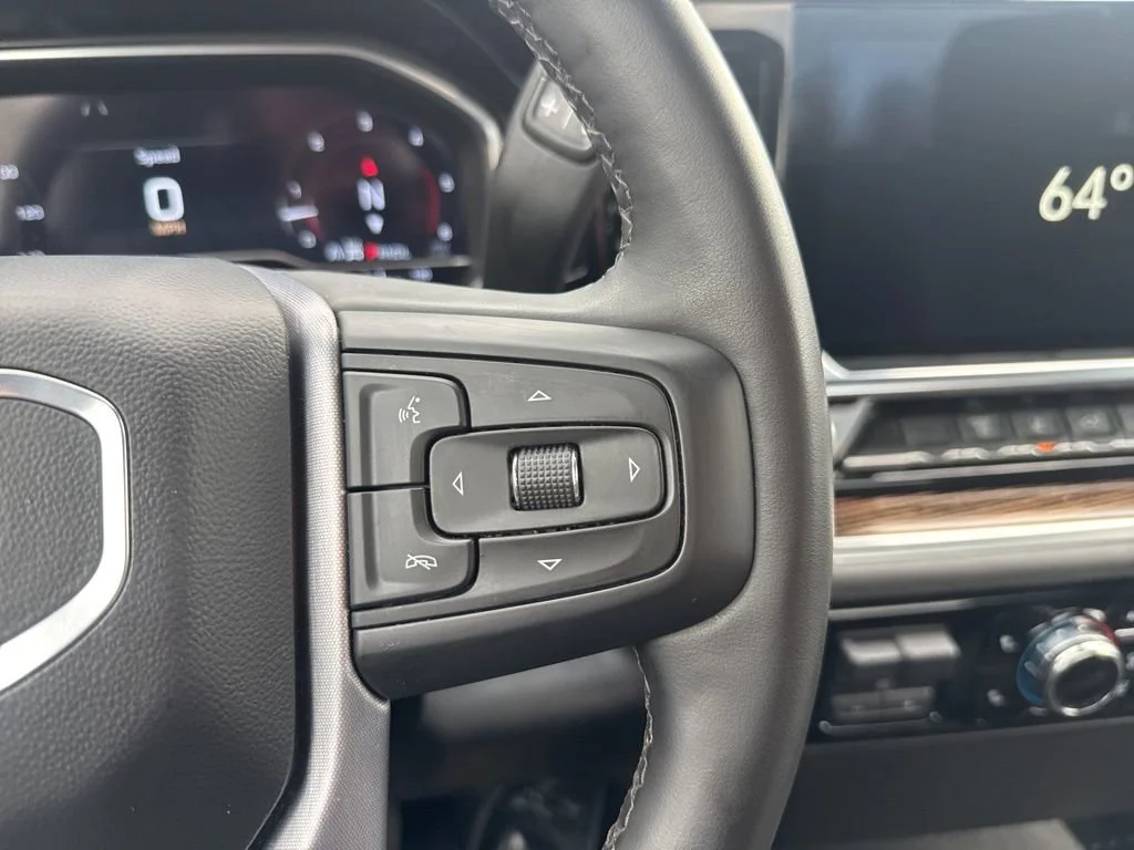 Used 2025 Onyx Black GMC SLE image 34