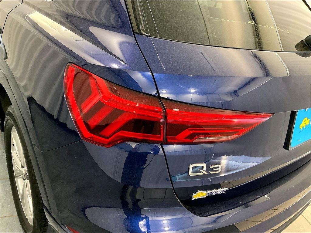 Used 2025 Navarra Blue Metallic Audi Premium image 34