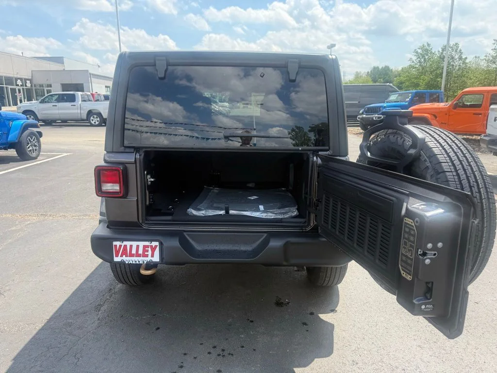 New 2026 Granite Crystal Metallic Clear-Coat Exterior Paint Jeep 85th Anniversary Edition image 48