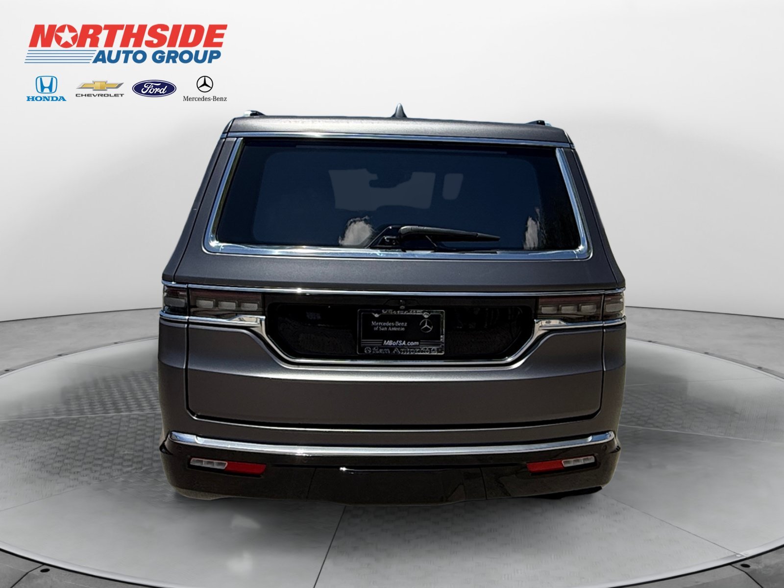 Used 2023 Baltic Gray Metallic Clearcoat Jeep Series III image 6