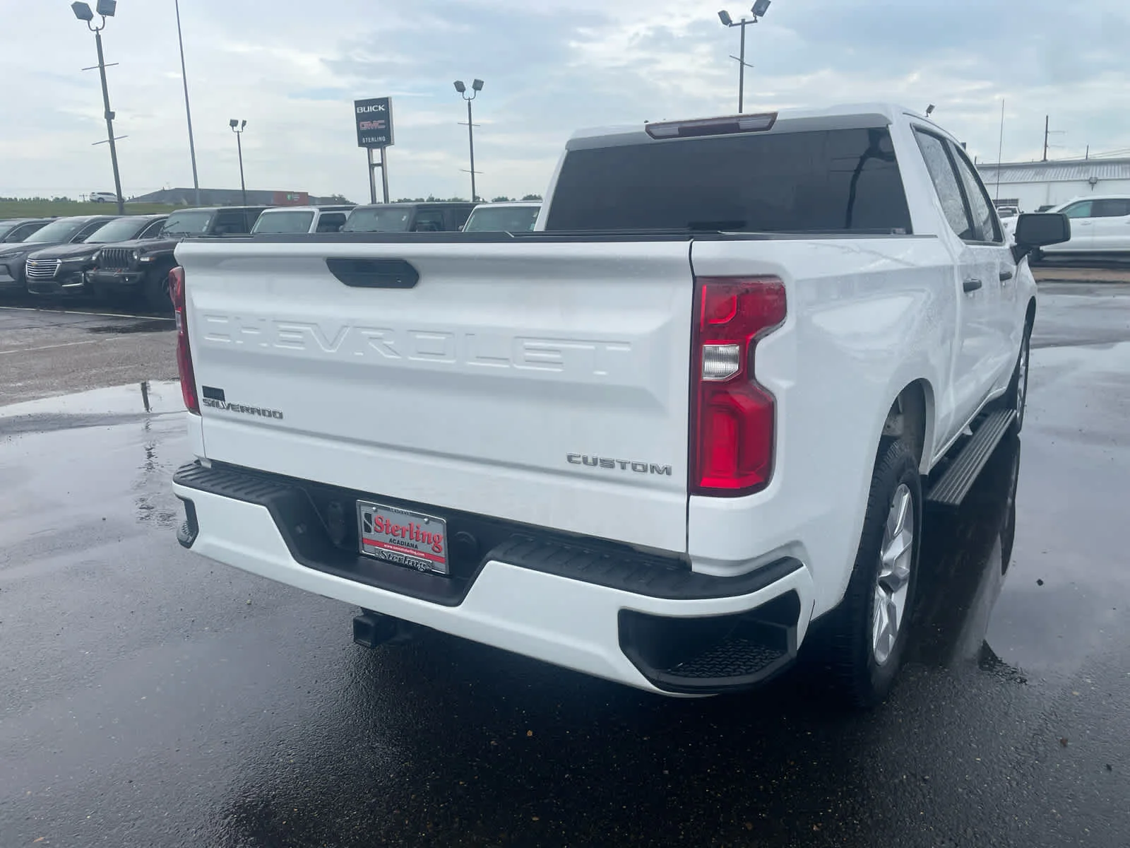 Used 2020 SUMMIT WHITE Chevrolet Custom image 6