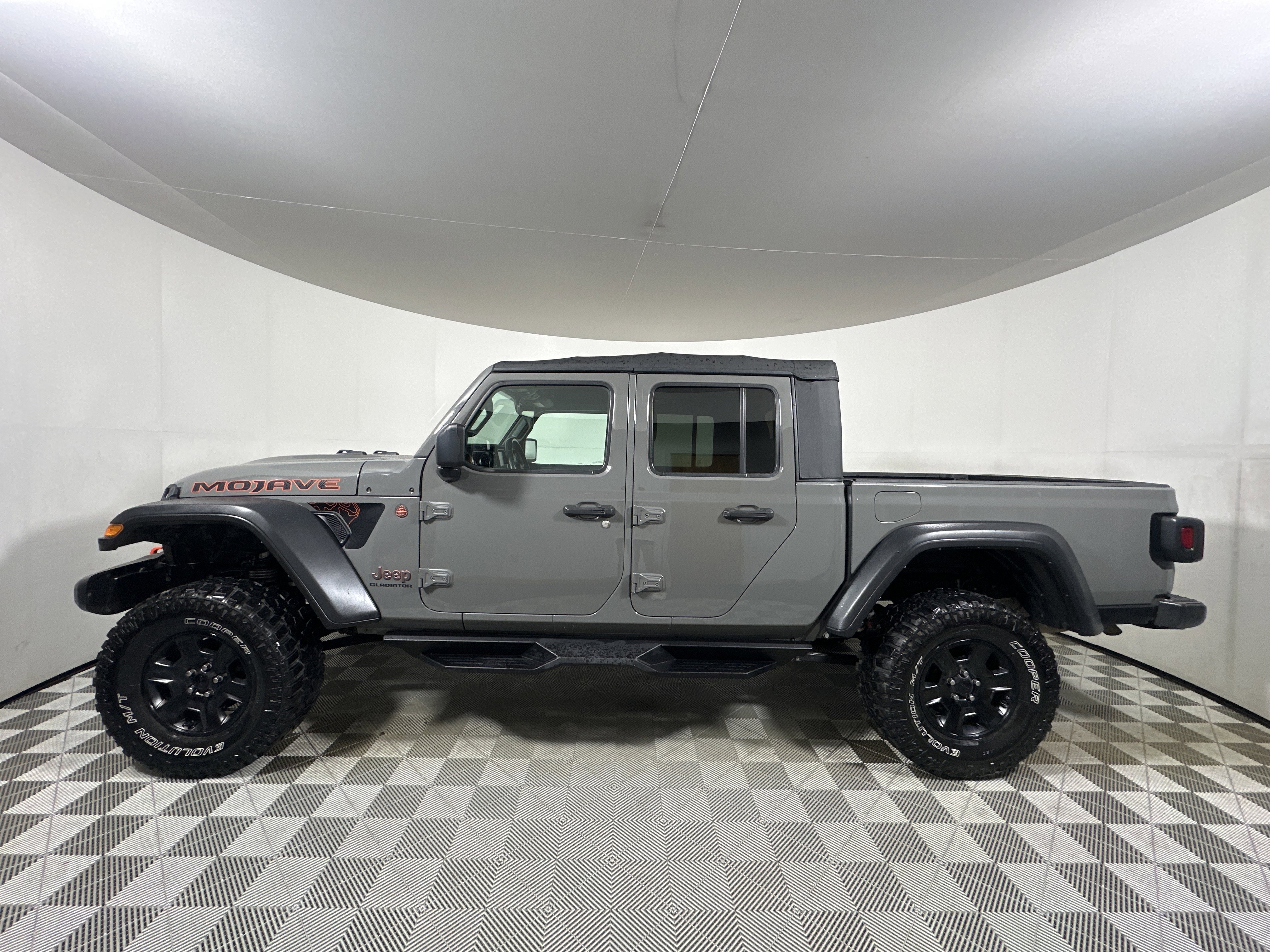 Used 2022 Sting-Gray Clearcoat Jeep Mojave image 4
