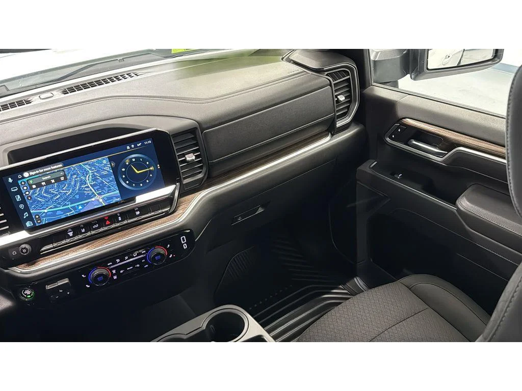 Used 2025 Summit White Chevrolet LT image 32
