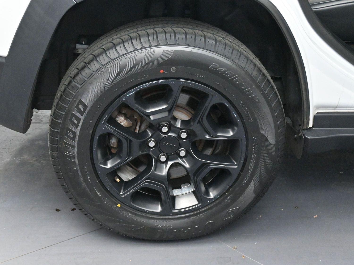 Used 2022 White Jeep Trailhawk image 31