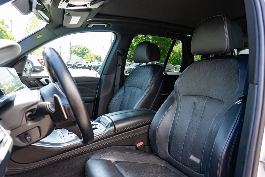 Used 2019 White BMW xDrive50i image 22