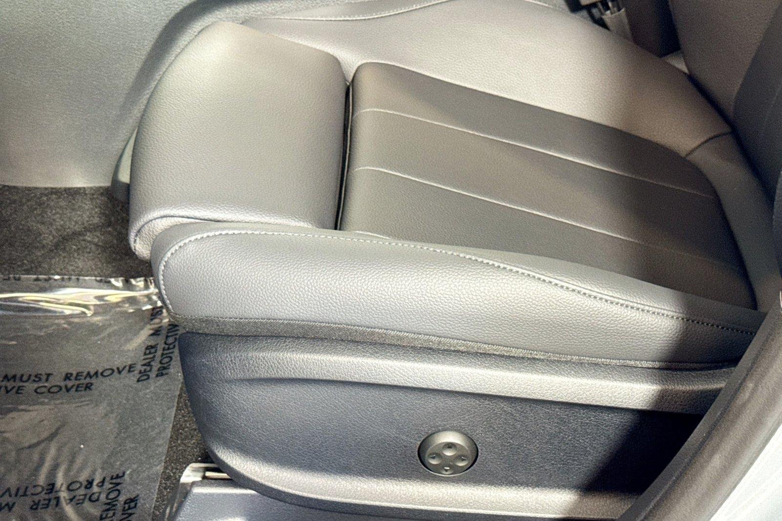 New 2026 Cirrus Silver Metallic Mercedes-Benz GLB 250 image 17