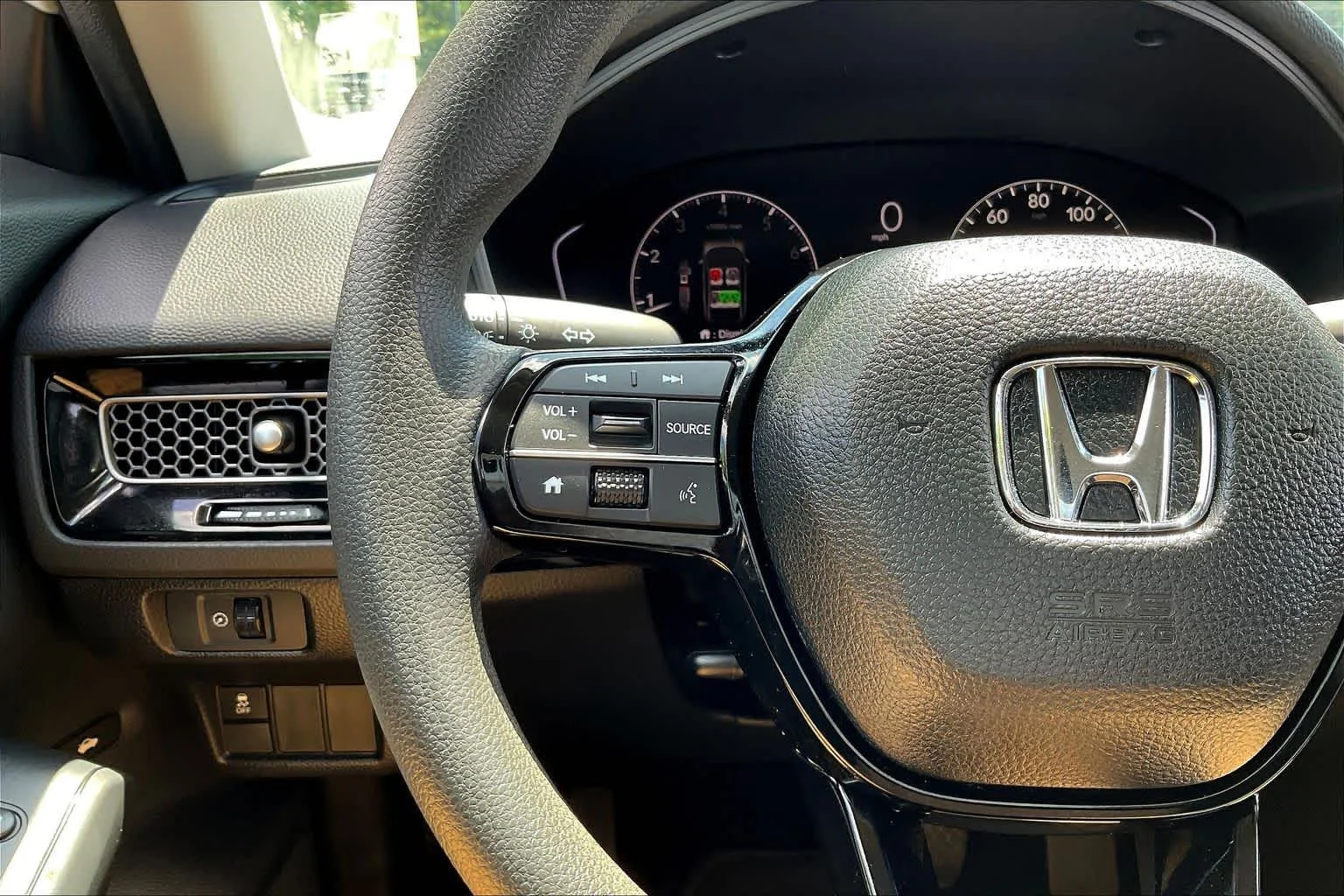Used 2025 Platinum White Pearl Honda LX image 23