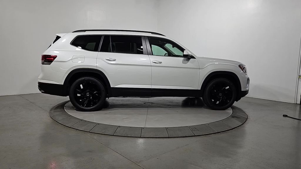 New 2026 White/off-white Volkswagen SE w/Technology image 6